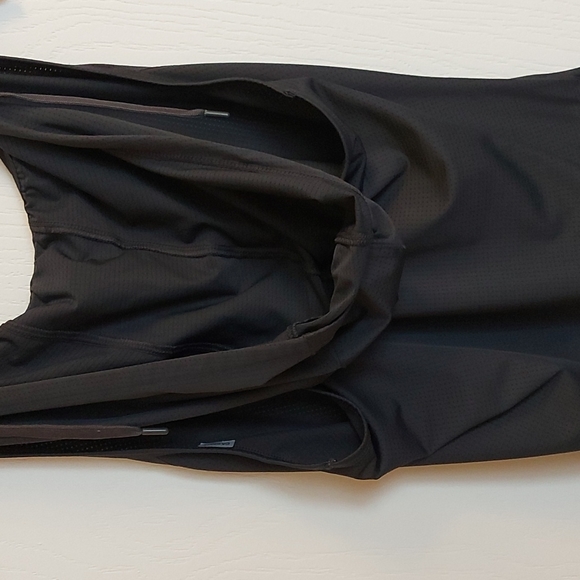 Layer 8 Size Large Charcoal Grey Racerback with Hood - Picture 4 of 5